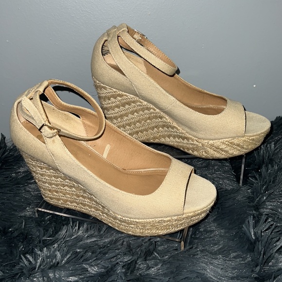 Cream color wedges size 8.5 - Picture 4 of 5